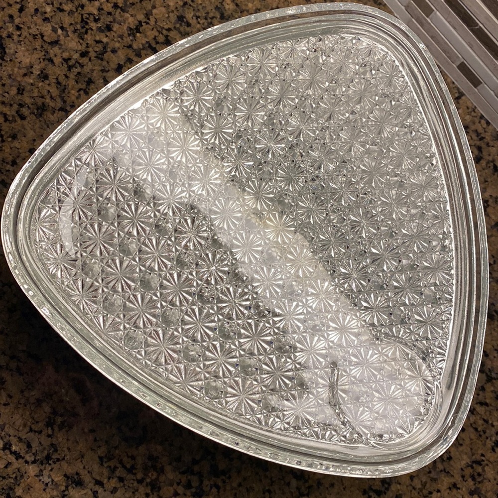Vtg mid century set of 4 Indiana glass triangle daisy & button luncheon plates